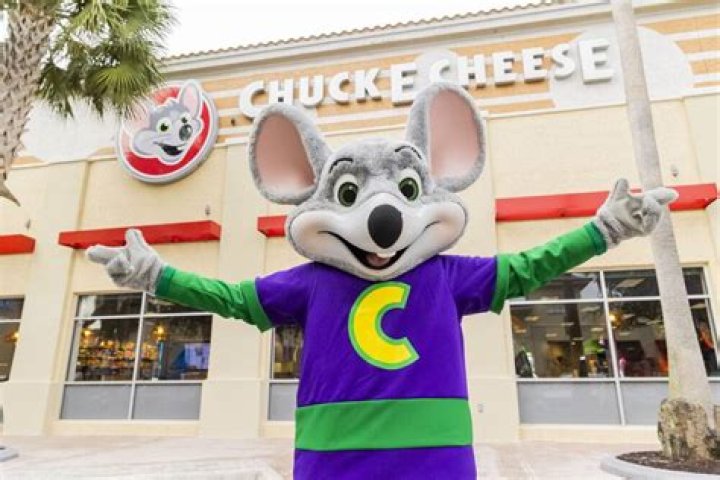 
Chuck E. Cheese Mascot In New Jersey Accused Of Racially Discriminating Against Black Girl 
