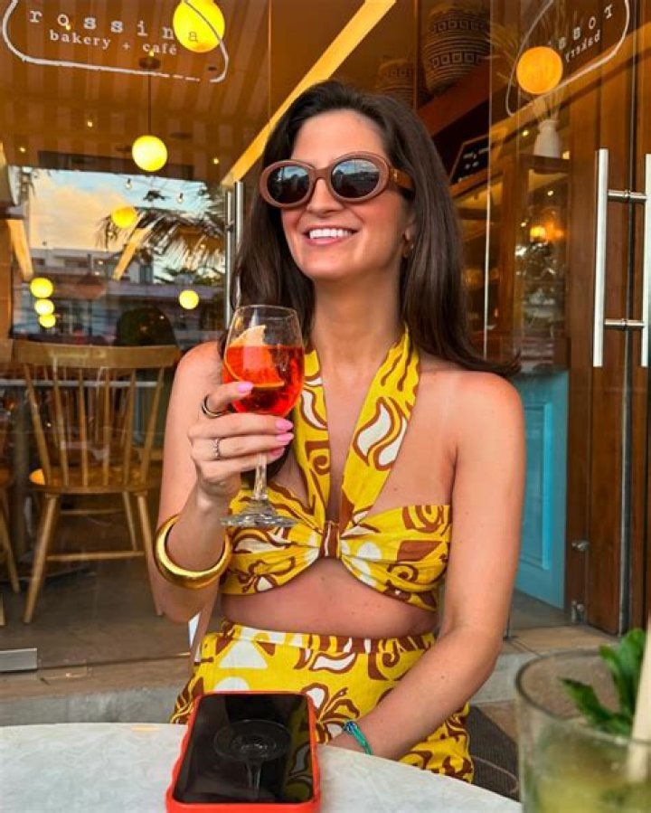 Julia Collins Height, Weight, Net Worth, Age, Birthday, Wikipedia, Who, Instagram, Biography