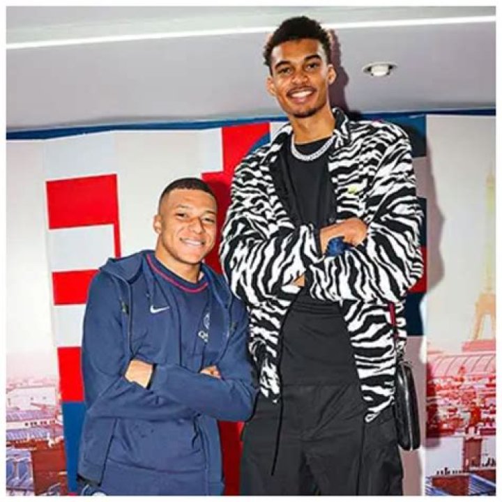 Kylian Mbappe Height, Weight, Net Worth, Age, Birthday, Wikipedia, Who, Nationality, Biography
