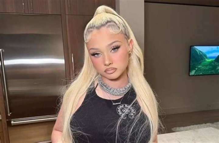 
Mia Barker Height, Weight, Net Worth, Age, Birthday, Wikipedia, Who, Nationality, Biography 